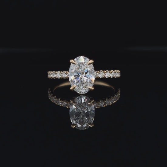 360° view of Oval Lab Diamond Engagement Ring.