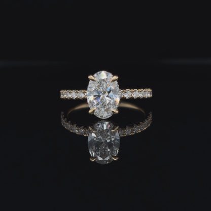 360° view of Oval Lab Diamond Engagement Ring.