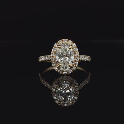 360° view f Oval Halo Lab Diamond Engagement Ring.