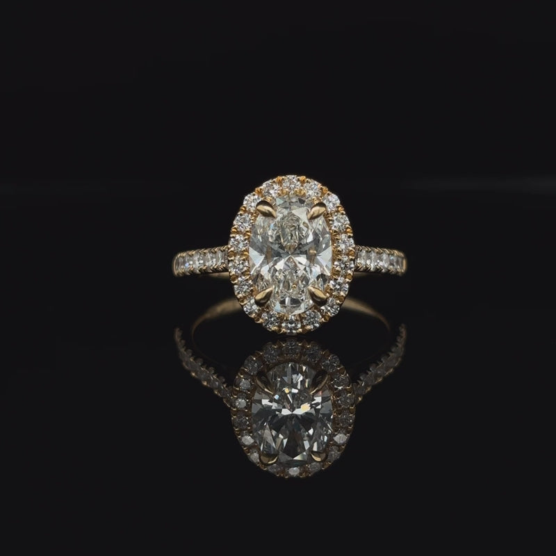 360° view f Oval Halo Lab Diamond Engagement Ring.
