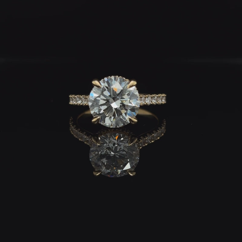 360° view of Round Lab Diamond Engagement Ring.
