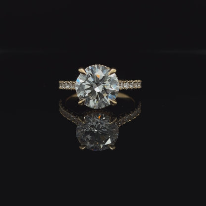 360° view of Round Lab Diamond Engagement Ring.