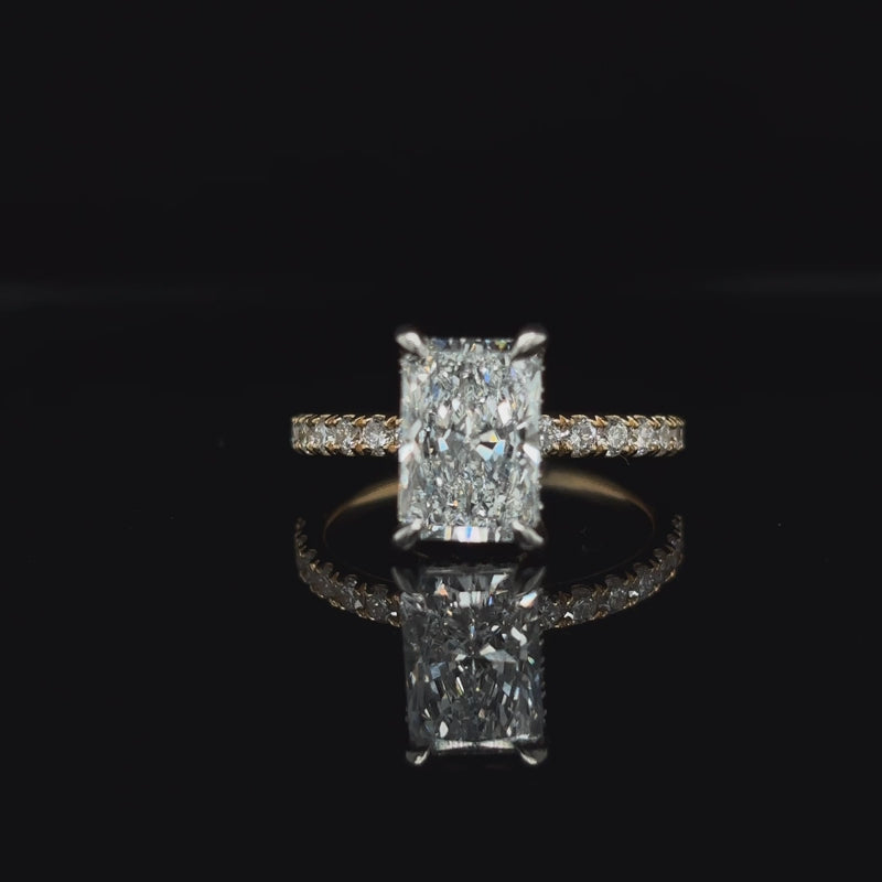360° view of Radiant Lab Diamond Engagement Ring. 