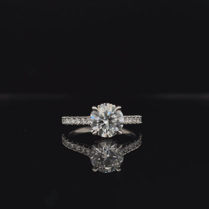 360° view of Round Lab Diamond Engagement Ring. 